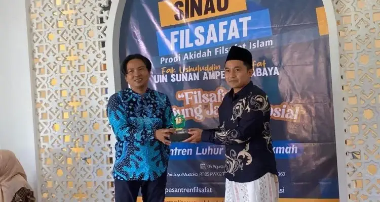 Sinau Filsafat Bareng Gus Dhofir di Pesantren Luhur Baitul Hikmah, Mahasiswa UIN Sunan Ampel Dapat Pencerahan