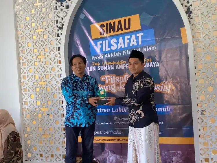 Sinau Filsafat Bareng Gus Dhofir di Pesantren Luhur Baitul Hikmah, Mahasiswa UIN Sunan Ampel Dapat Pencerahan